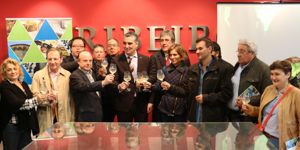 http://nauticocastrelo.com/wp-content/uploads/2015/11/Ruta-Vino-do-Ribeiro-presentacion-web.png